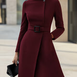 Robe Élégante à Col Montant et Ceinture