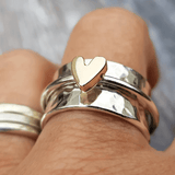 Bague argentée cœur doré