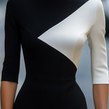Robe Élégante Bicolore à Coupe Asymétrique