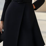 Robe Élégante à Col Montant et Ceinture